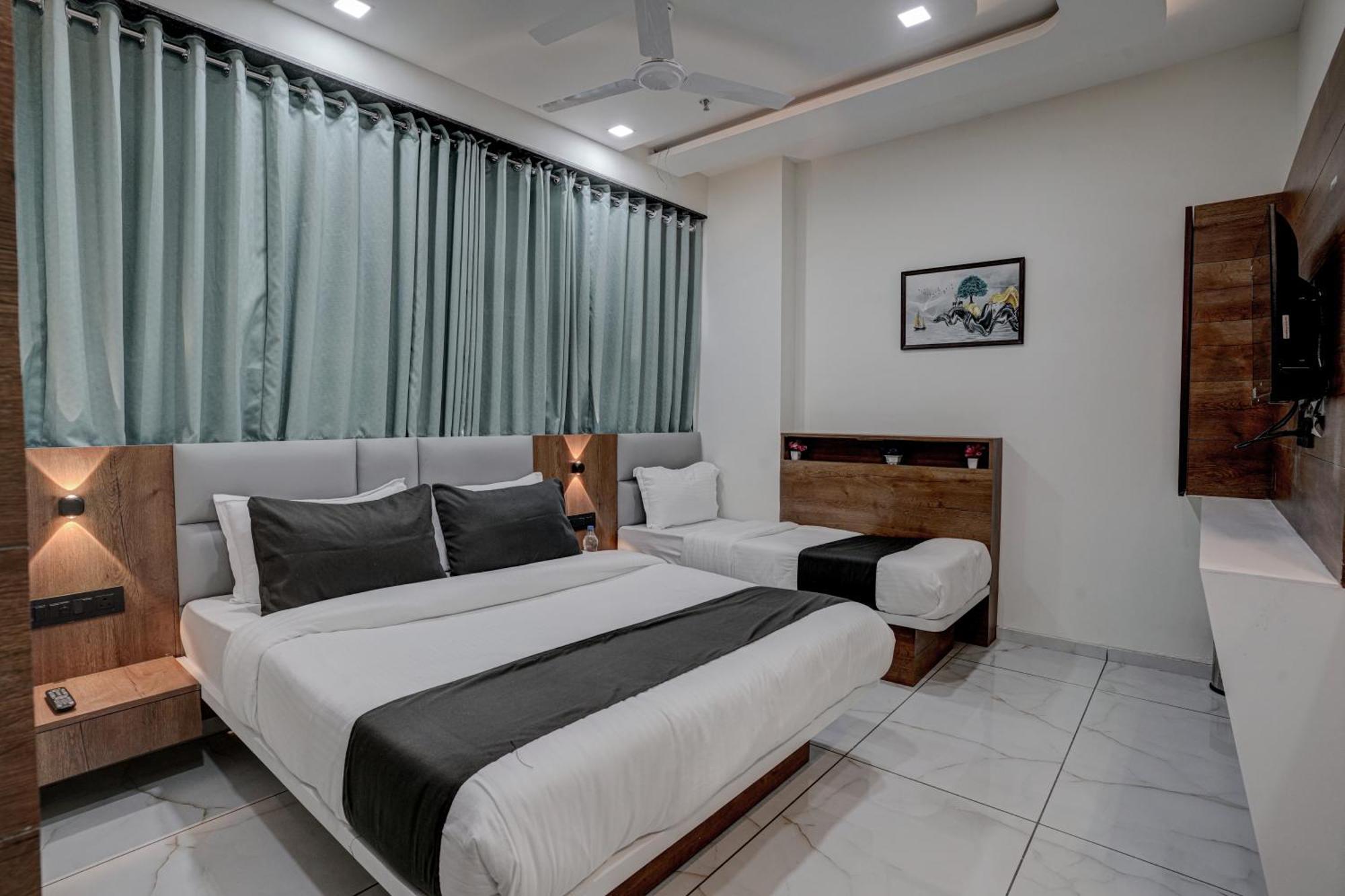 Hotel Paris Plaza Ahmedabad Exterior foto